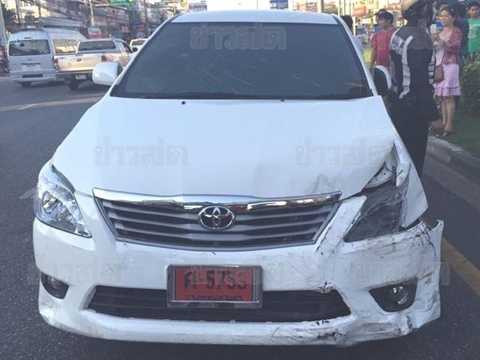 Cô nàng tóc vàng lái xe náo loạn thành phố Pattaya