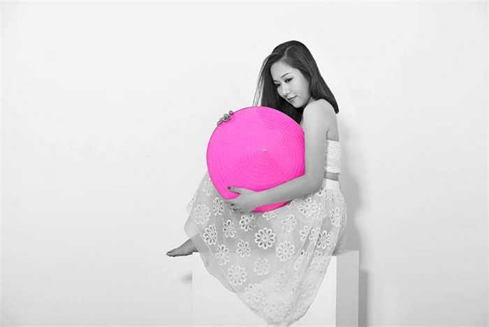 Ngô Phương Lan sinh năm 1987 tại Hà Nội, có bố làm cán bộ ngoại giao cao cấp. Năm 1993, cô theo gia đình sang Mỹ vì khi đó bố cô làm Đại sứ Việt Nam tại Liên hiệp quốc. Ngô Phương Lan từng được tổng thống Mỹ Bill Clinton trao tặng bằng khen vì thành tích học tập cao ở trường tiểu học New York. Trong những năm học tiếp theo, Ngô Phương Lan cũng luôn được các trường trung học, đại học đánh giá cao về sự thông minh và cầu tiến. 