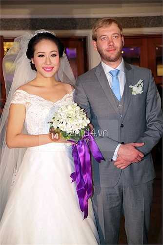 Vị hôn phu của Ngô Phương Lan được sinh ra tại Cannock, tốt nghiệp Đại học University of Warwick và hiện đang làm giáo viên Tiếng Anh. Theo lời kể của mẹ Ngô Phương Lan, Hoa hậu không khéo khoản nấu nướng, bếp núc, nhưng món nào cô thích thì nấu rất say mê và bài bản.