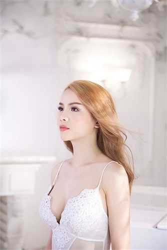 Yến Trang cũng có chiều cao bằng với Vy Oanh: 1m58. 