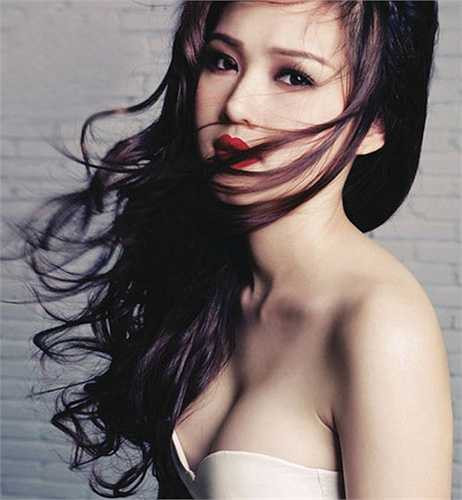 Tâm Tít có một gương mặt đẹp, trong sáng. 