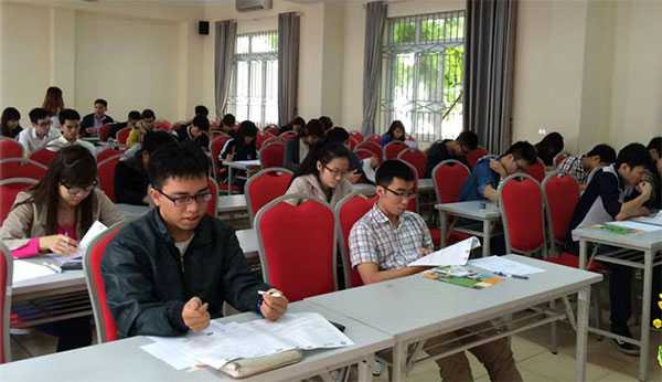 Các thí sinh làm bài kiểm tra ở vòng 2 - I-TEST!