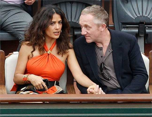 Salma Hayek – phu nhân tỷ phú Francois-Henri Pinault, chủ sở hữu Gucci và nhiều thương hiệu khác: Hayek từng nhận đề cử giải Oscar cho vai diễn trong phim Frida. Cô cũng xuất hiện trong nhiều bộ phim bom tấn khác. Thông qua tổ chức Unicef, cô tham gia các hoạt động từ thiện nhằm nâng cao nhận thức về việc tiêm vắc xin cho trẻ em. Bên cạnh đó, Hayek còn tích cực ủng hộ việc đấu tranh chống bạo lực gia đình và đối phó biến đổi khí hậu.