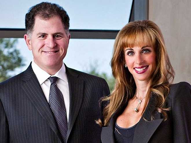 Susan Dell – phu nhân ông trùm máy tính Michael Dell: Susan Dell là vận động viên đẳng cấp từng tham gia cuộc thi Ironman. Cô cũng là nữ chủ tịch của thương hiệu thời trang nhiều lần xuất hiện trên tạp thí danh giá Vogue. Cặp đôi đã có 4 em bé.