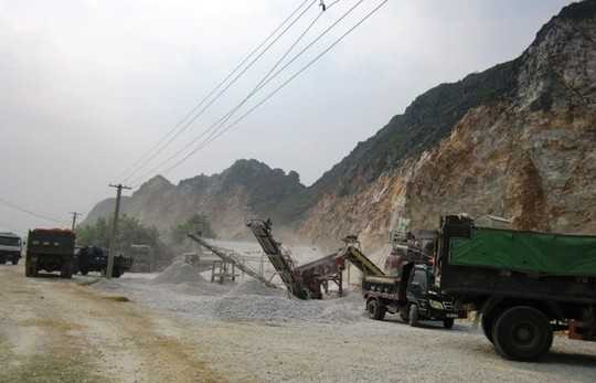 Tài xế bị điện giật, thiêu cháy đen cùng xe tải