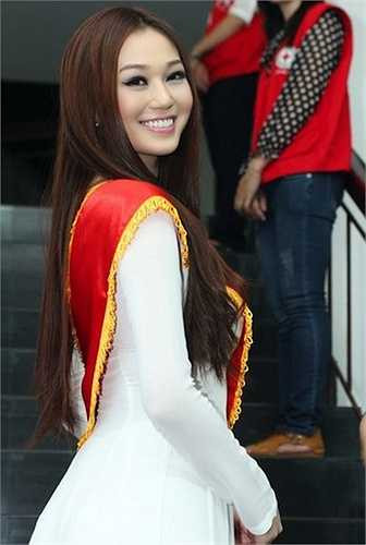 Khánh My tên thật là Nguyễn Thị Nhàn, sinh năm 1991 tại Kiên Giang. 