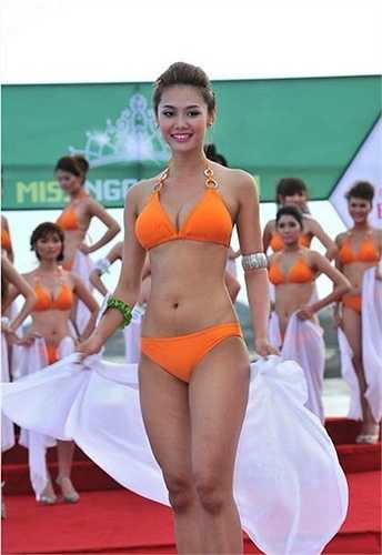 Linh Chi đăng quang ngôi Á khôi Miss Ngôi Sao 2011 nhưng phải tới 3 năm sau, cô mới được công chúng biết đến. 