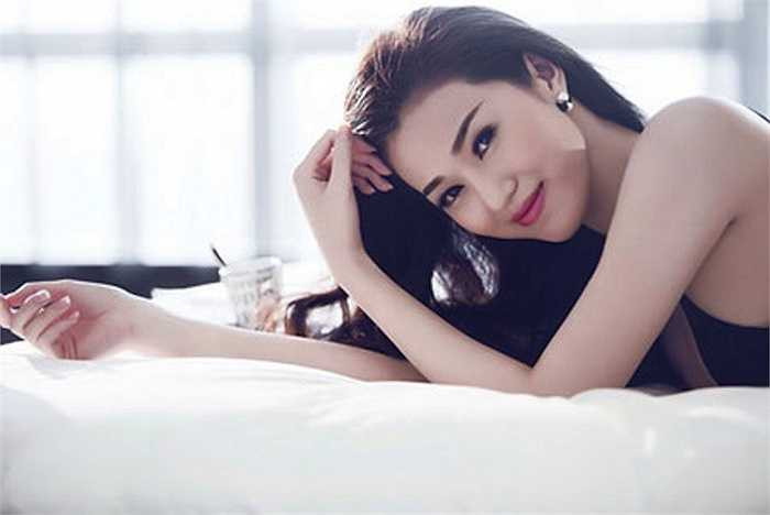 Khánh My từng 'điêu đứng' về scandal này. Một người bạn thân cũng chia sẻ rằng Khánh My đã mất hợp đồng quảng cáo vì tin đồn ác ý nói trên. 