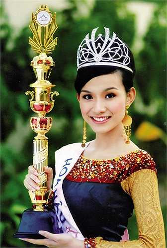 Đăng quang Hoa hậu hoàn vũ Việt Nam 2008, Thùy Lâm không tham gia nhiều hoạt động showbiz như nhiều người đẹp khác mà cô nhanh chóng lên xe hoa cùng ông xã người Bắc.