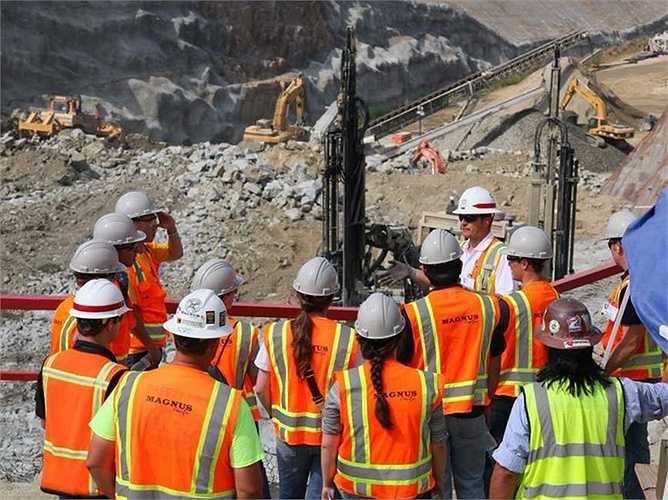 Kỹ sư Kỹ thuật công nghiệp: Thu nhập trung bình: 25,01 USD/giờ, tăng trưởng việc làm: 6%. Mô tả công việc: Áp dụng lý thuyết kỹ thuật và nguyên tắc trong ngành công nghiệp sản xuất.