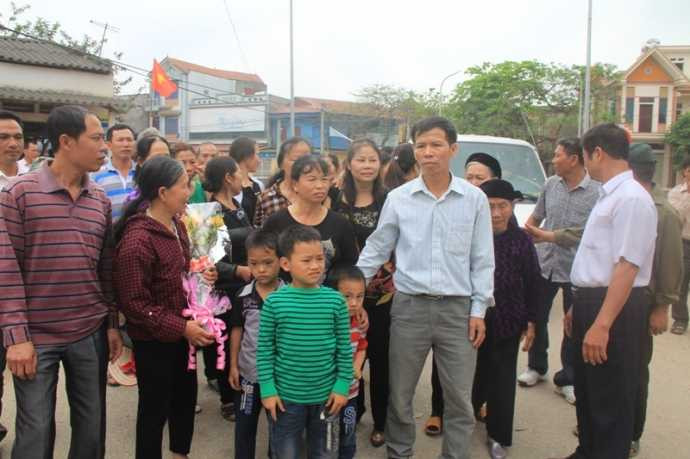 Án oan chấn động: Dân tập trung xem Tòa tối cao xin lỗi ông Chấn