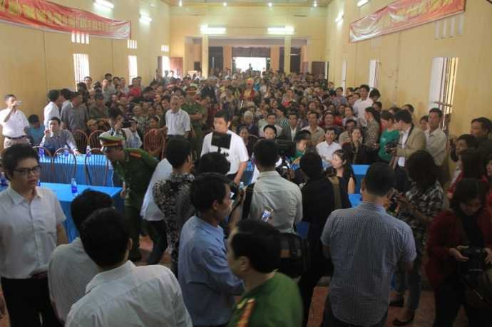 Án oan chấn động: Dân tập trung xem Tòa tối cao xin lỗi ông Chấn