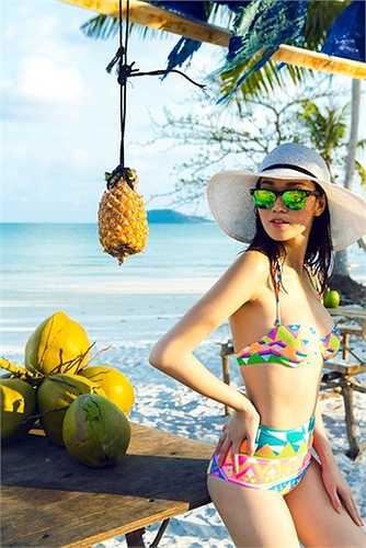 Khánh My quyến rũ trên bãi biển Phú Quốc