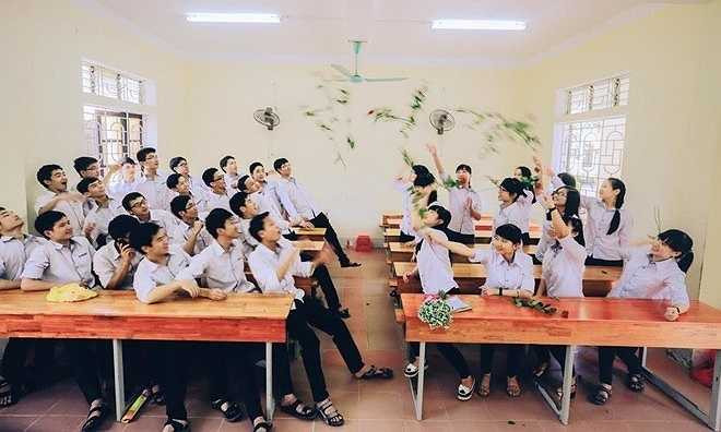 Số lượng nam sinh áp đảo phái nữ. Đây là lợi thế của lớp bởi mỗi ngày lễ, các cô gái đều nhận được những món quà chuẩn bị công phu từ phái mạnh. 