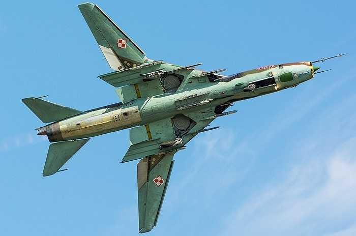 Tuổi thọ khung thân Su-22M4 khoảng 2.000 giờ bay hoặc 20 năm