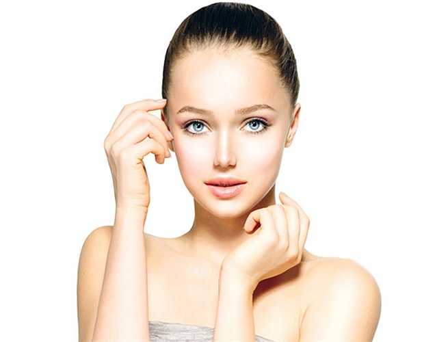 Làm sạch da: Những người có làn da khô, nhạy cảm nên cần chú ý chọn cho mình một sản phẩm làm sạch da thích hợp. Những chất làm sạch da loại tốt thường kèm những chất dưỡng da, chống khô da. Nên làm sạch da vài lần trong ngày, nhất là trước khi đi ngủ. 