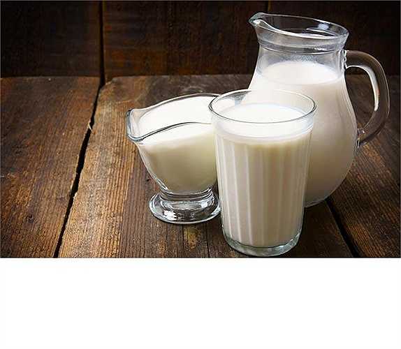 Chế độ ăn: Mỗi ngày bạn nên uống ít nhất 1 ly sữa (200 ml). Thói quen này không chỉ tốt cho làn da mà còn có ích cho sức khỏe của bạn. Tuyệt đối tránh ăn nhiều mỡ, đường, chất cay, nóng, đồ uống có gas... Nên ăn những loại quả có màu vàng, đỏ (giàu vitamin A và C), như: đu đủ, gấc, cà chua, bí đỏ, xoài, cam, quýt, dứa... 