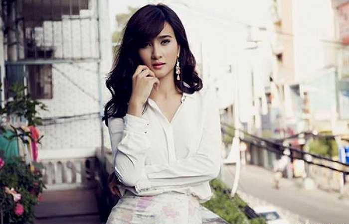Kim Tuyến tinh khiết với sắc trắng. (Nguồn: Zing)