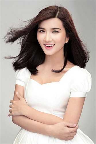 Một thời gian dài im hơi lặng tiếng, khi trở lại với vai diễn trong phim Tuổi thanh xuân, Kim Tuyến dường như 'lột xác' hoàn toàn. 