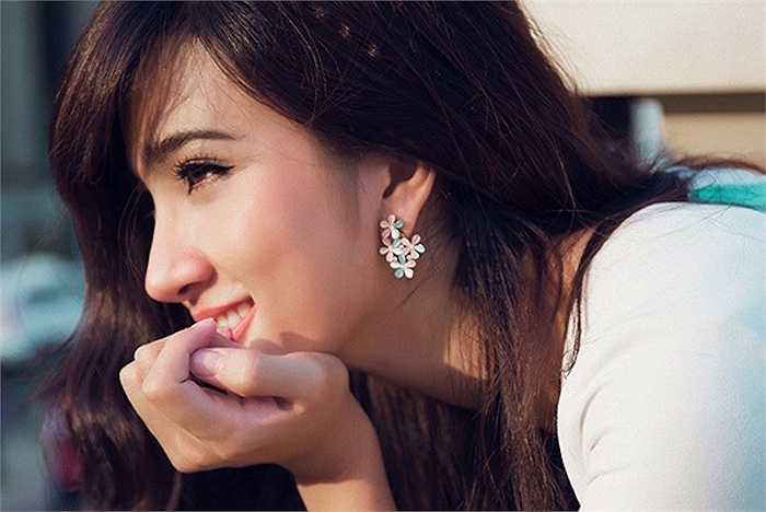 Hình ảnh mới đây nhất của Kim Tuyến làm cho nhiều người ngỡ ngàng với vẻ đẹp của cô. 