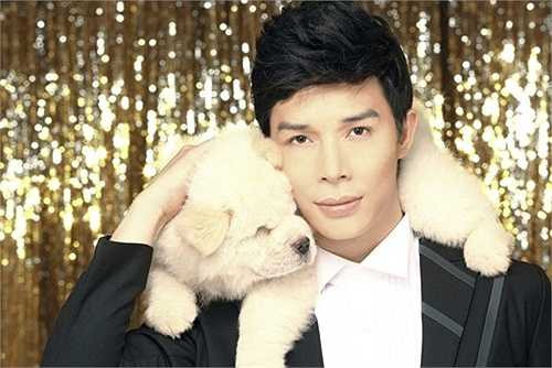 Mỗi khi nhắc đến chó cưng, Nathan Lee luôn tỏ ra hào hứng và dành tình yêu đặc biệt đến loài động vật thông minh này. Anh thậm chí đưa cả cún cưng vào studio và chụp hình cùng chúng.