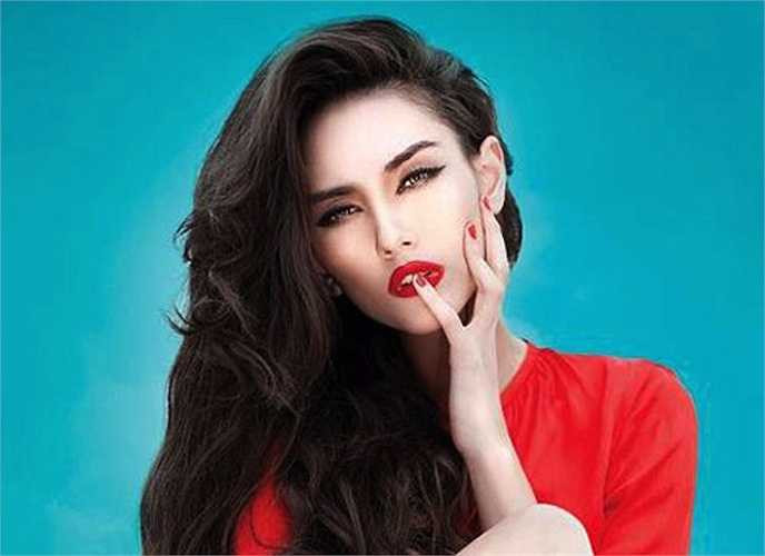 'Rõ ràng đã đến lúc chúng ta nên nghiêm túc hơn trong việc gọi một ai đó là người mẫu, dù là nam hay nữ.Theo tôi thấy thì người ta nghĩ về người mẫu quá đơn giản, đó là lý do tôi mở lớp đào tạo người mẫu.' 