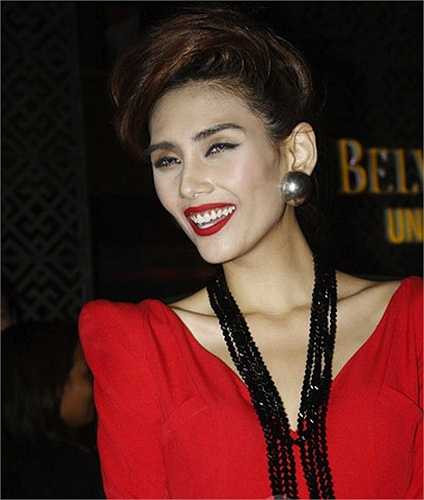 'Tôi có xem và tôi không quan tâm bởi muốn đồn đại điều gì đó là chuyện của người ta. Còn nếu tôi mà có tên trong danh sách thì cũng là chuyện bình thường vì những nghệ sỹ hay đi chơi chung với nhau nhiều quá thì cái tên mình được đọc chung với nhau là dễ hiểu thôi', cô nói. (Long Vương tổng hợp)