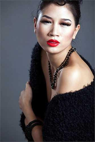 Trang Trần công khai tố cáo các người mẫu bán thân để ăn diện, mua nhà, mua xe. 