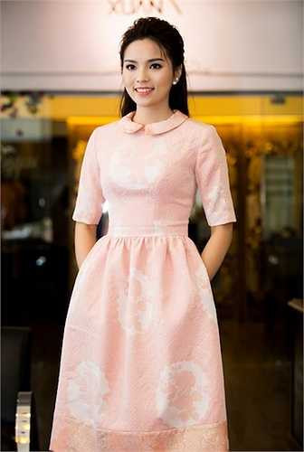 Chỉ một thời gian ngắn, Kỳ Duyên đã có stylist riêng và diện những trang phục thanh lịch hơn.