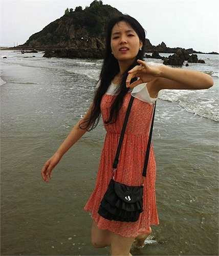 ... cũng như gu thời trang quê mùa của cô.