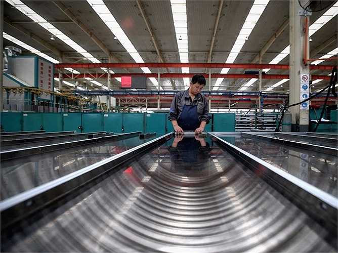 16. Sửa chữa thang máy. Lương trung bình mỗi giờ 37,81 USD. Rất nhiều trung tâm thương mại trên thế giới phải sử dụng đến thang máy và nếu thiết bị này hỏng hóc dù chỉ vài phút thôi cũng đủ khiến họ mất đi rất nhiều khách hàng và vì thế các kỹ sư sửa chữa thang máy luôn được trọng dụng với mức thu nhập ổn định