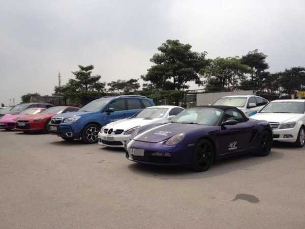 Hàng loạt siêu xe đại gia Sài Gòn bất ngờ tập kết tại Mỹ Đình