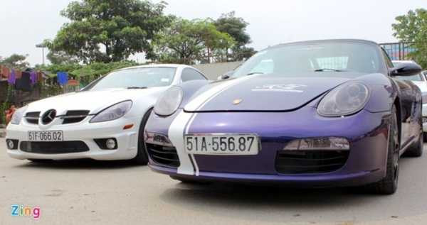 Hàng loạt siêu xe đại gia Sài Gòn bất ngờ tập kết tại Mỹ Đình