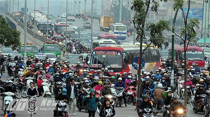 Thời điểm cuối tuần hay cận những ngày nghỉ lễ kéo dài, tình trạng tắc nghẽn giao thông tại các cửa ngõ thủ đô diễn ra hết sức phổ biến.