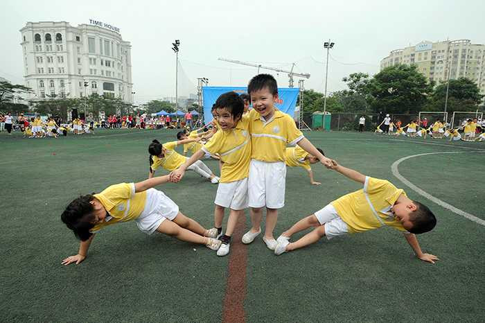 Xem bé mầm non tranh tài thể thao