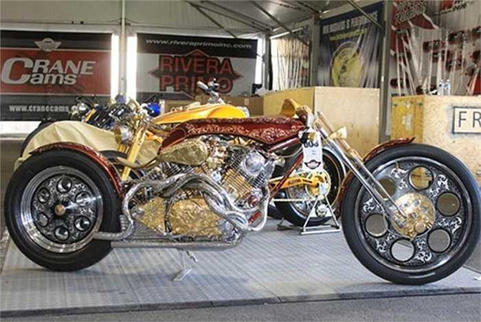 Trình độ đáng nể từ chiếc Yamaha Virago đã giúp John giành chiến thắng tại triển lãm mô tô Oakland (California, Mỹ) cũng như một số triển lãm quốc tế khác