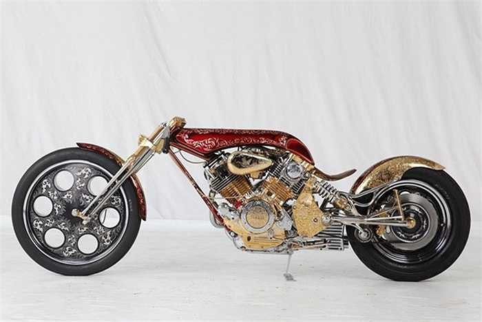 Đó cũng là dịp hãng độ Custom Chrome International mời John về phụ trách thiết kế, vị trí mà ông đảm nhiệm trong nhiều năm trước khi quyết định nghỉ hưu.