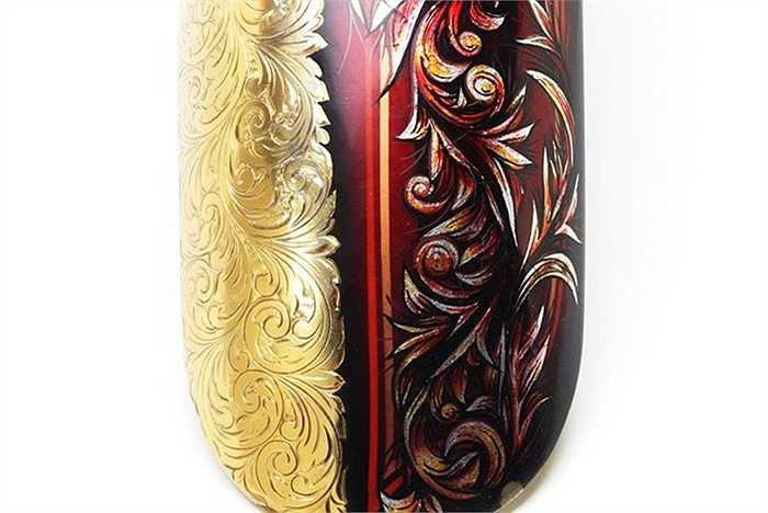 Các hoạ tiết được bọc bằng vàng cực kỳ độc đáo.