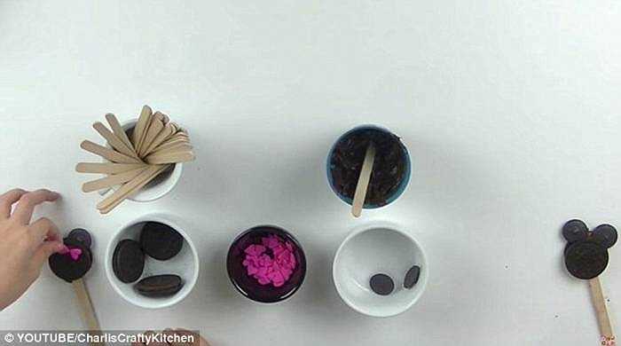 Hình ảnh chụp thành phẩm trong clip hướng dẫn làm bánh Oreo tại nhà. Charlie bắt đầu thực hiện kênh YouTube này từ năm 2012 lúc mới 5 tuổi