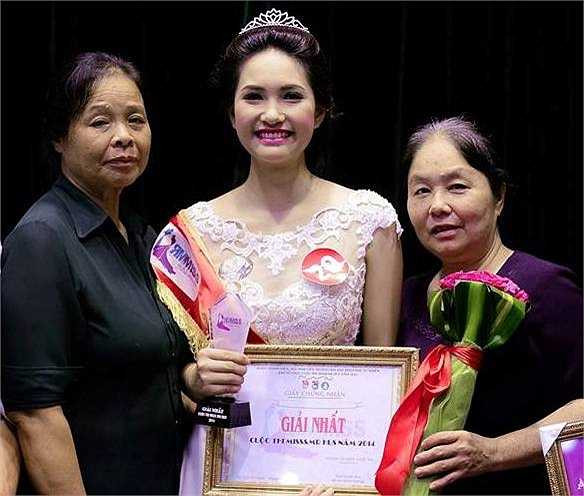 Ngoài ra, cô bạn còn có sở trường là nhảy và múa