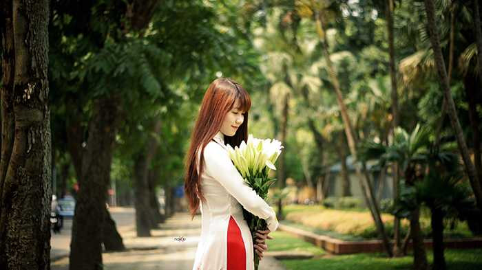 Màu trắng tinh khôi nổi bật giữa những sắc màu sặc sỡ