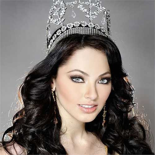 Hoa hậu Mexico Perla Beltran giành được danh hiệu cao quý năm 2009 