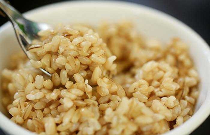 Rượu nếp: Trong rượu nếp có chứa những enzym lên men, hoạt chất thực vật, các vitamin nhóm B rất có lợi cho sự phát dục của tuyến vú.