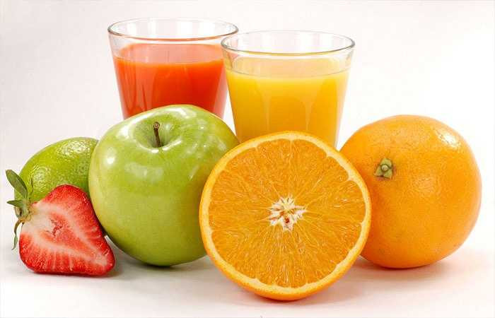 Nước cam: Ai cũng biết rõ cam chứa nhiều vitamin C và đây chính là loại vitamin có công dụng chống oxy hóa hiệu nghiệm, giúp duy trì cho 'núi đôi' đầy đặn và khỏe mạnh. Nước cam không chỉ là thức uống thơm ngon mà còn mang đến cho cơ thể nhiều lợi ích. Tuy nhiên, nếu không phải là tín đồ của các loại nước ép, bạn có thể tận dụng hiệu quả từ cam bằng một cách đơn giản là bỏ vỏ và nhâm nhi những múi cam.