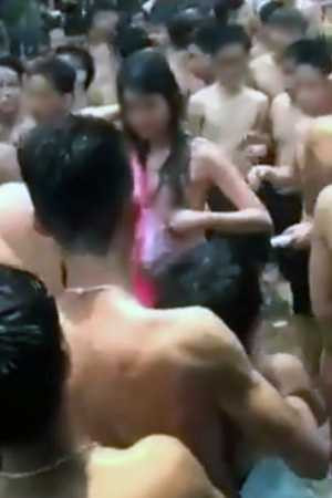 Cảnh hỗn loạn tại công viên nước Hồ Tây, nhân chứng nói gì?