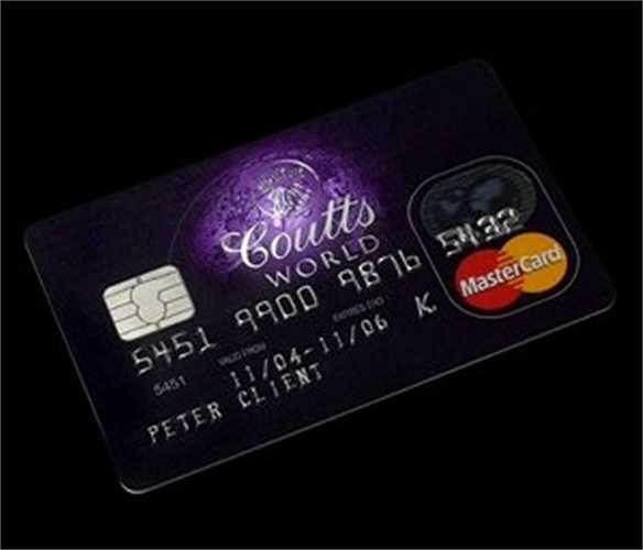 Thậm chí thẻ tín dụng Coutts World còn 'độc quyền' hơn so với thẻ Merrill do phạm vi hoạt động rộng hơn. Để trở thành chủ thẻ, bạn phải có ít nhất 1 triệu USD trong tài khoản ngân hàng mỗi tháng. Và chỉ bạn không giữ được con số này, Coutts World sẽ không có lý do gì để giữ chân bạn. Không có nhiều phần thưởng và quyền lợi cho khách hàng ngoài việc đánh bóng tên tuổi của bạn khi sở hữu một loại thẻ giống với nữ hoàng nước Anh. 