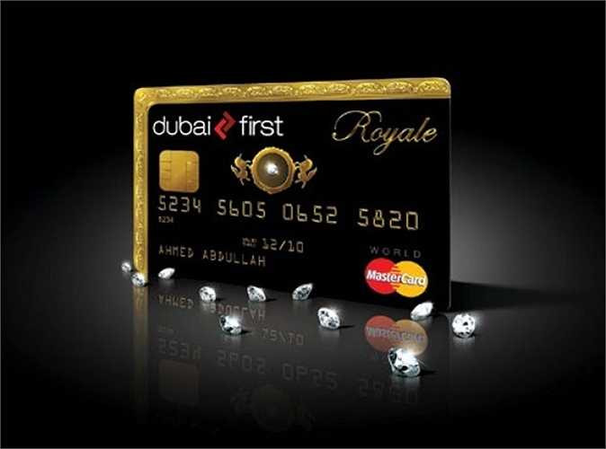 Dubai First Royale MasterCard có một hạt kim cương đính trên bề mặt thẻ, toàn bộ đầu và mặt trái của nó có một viền vàng. Bạn không thể đăng ký qua online mà phải do chính Dubai First mời bạn đến văn phòng, tuy nhiên không có một sự đảm bảo rằng bạn có thể trở thành chủ thẻ và cơ hội chỉ trao cho những người may mắn. 