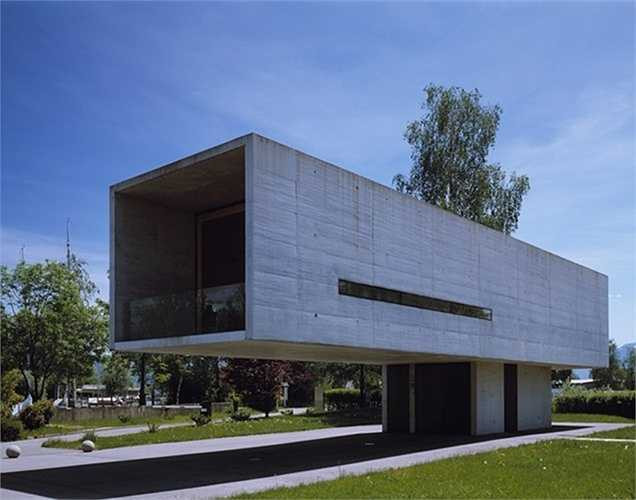 Tòa nhà Rohner Port, Áo: Được thiết kế bởi kiến trúc sư Baumschlager Eberle, kiến trúc của tòa nhà được lấy cảm hứng từ hình ảnh chú chim đứng vững trên đôi chân nhỏ bé.