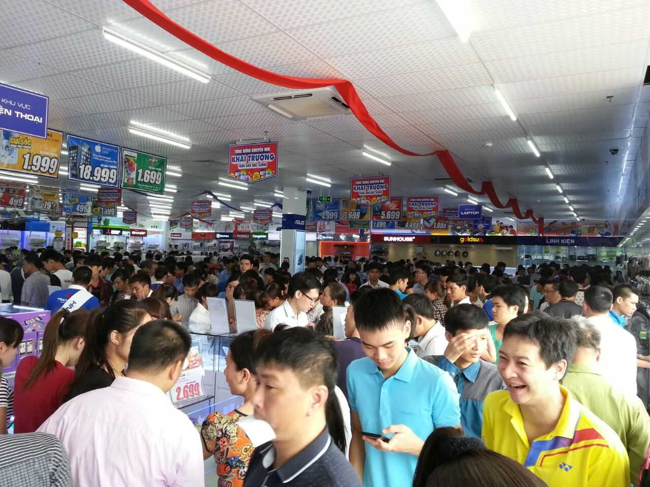 Trần Anh khai trương siêu thị điện máy tại Bắc Giang