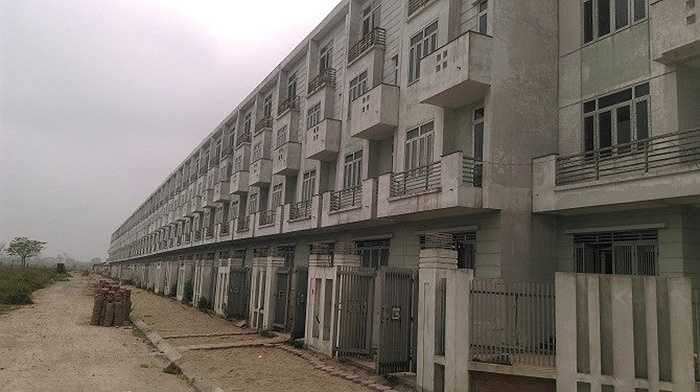 Với quy mô lên tới hơn 68ha, khu đô thị Vân Canh (Hoài Đức, Hà Nội) một thời đã từng là dự án gây tiếng vang lớn trên thị trường bất động sản Hà Nội. Nhưng hiện nay dự án đang trong tình cảnh hoang tàn